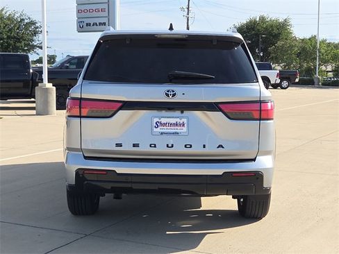 Used 2023 Toyota Sequoia Platinum image 7