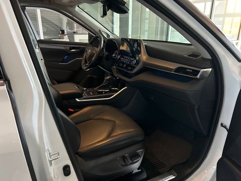 Used 2022 Toyota Highlander Platinum image 20