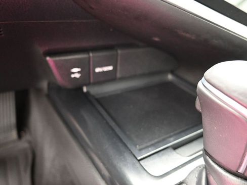 Used 2018 Toyota Camry SE w/ Moonroof Package image 19