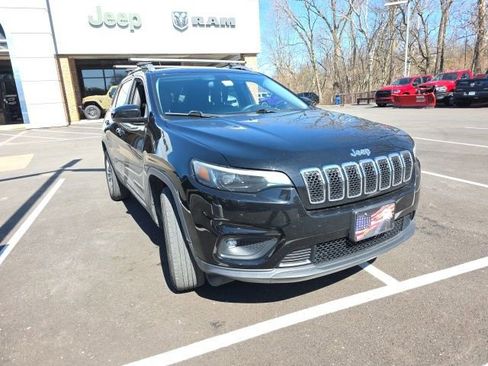 Used 2019 Jeep Cherokee Latitude Plus image 3