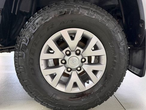 Used 2017 Toyota Tacoma SR5 w/ Tow Package AWD/4WD image 29