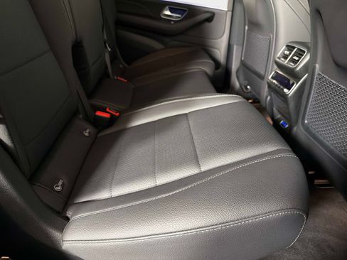 Used 2025 Mercedes-Benz GLS 450 4MATIC w/ AMG Line Exterior image 27