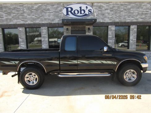 Used 1995 Toyota Tacoma SR5 image 2