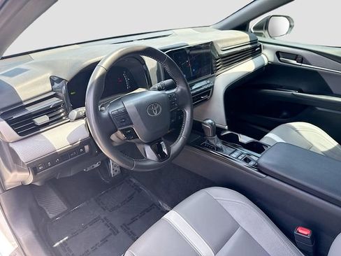 Used 2025 Toyota Camry SE w/ Convenience Package FWD image 9