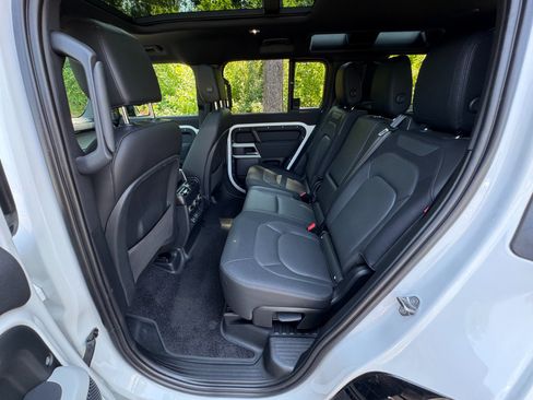 Used 2023 Land Rover Defender 110 X-Dynamic SE AWD/4WD image 51