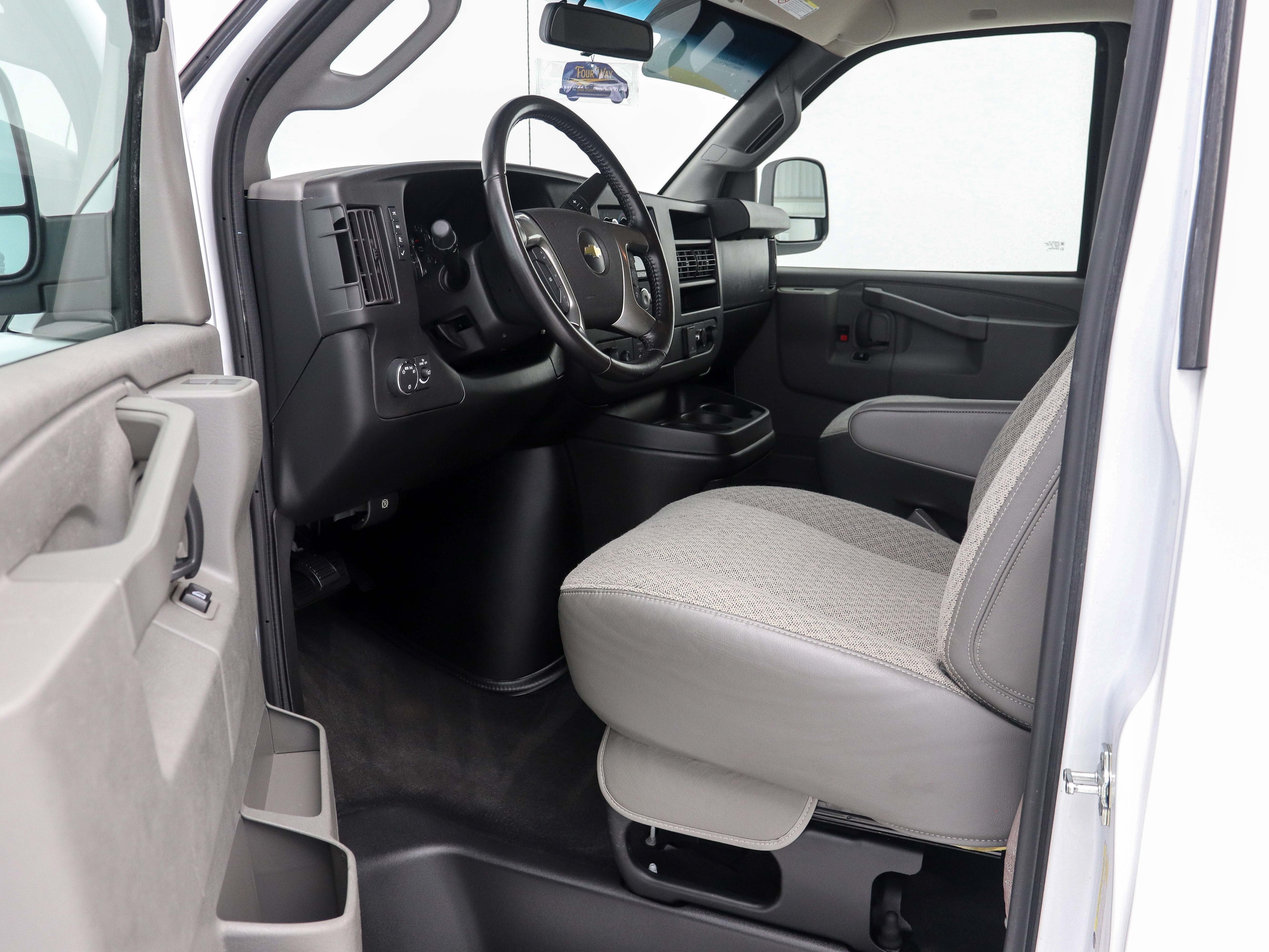 Used 2019 Chevrolet Express 3500 LS RWD image 16