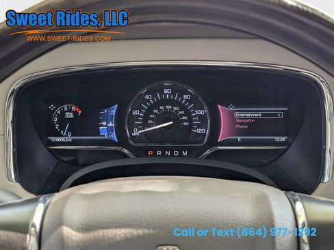 Used 2016 Lincoln Navigator Select RWD image 15