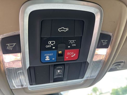 Used 2019 RAM 1500 Laramie AWD/4WD image 22