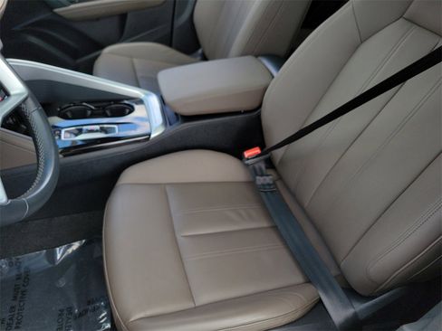 Used 2025 Audi Q5 Premium w/ Convenience Package image 17