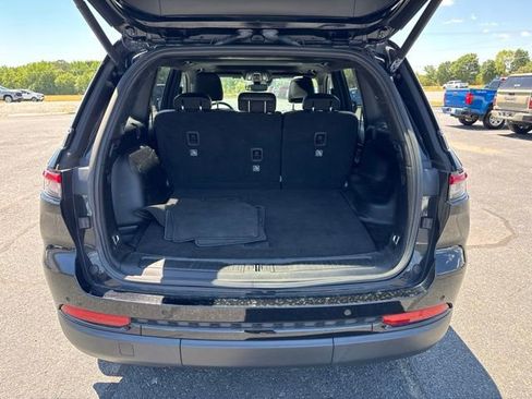 Used 2023 Jeep Grand Cherokee Altitude AWD/4WD image 6