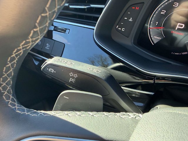 Used 2023 Audi Q8 Premium w/ Convenience Package AWD/4WD image 28