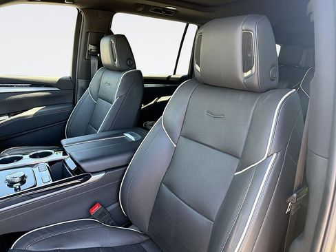 Used 2025 Cadillac Escalade ESV Sport AWD/4WD image 23