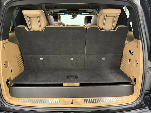Used 2019 Cadillac Escalade Platinum AWD/4WD image 5