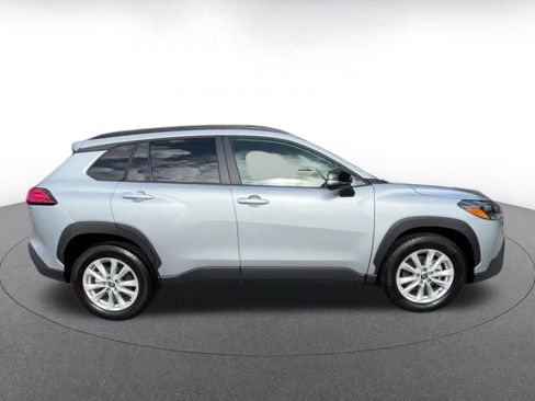 Used 2025 Toyota Corolla Cross LE image 16