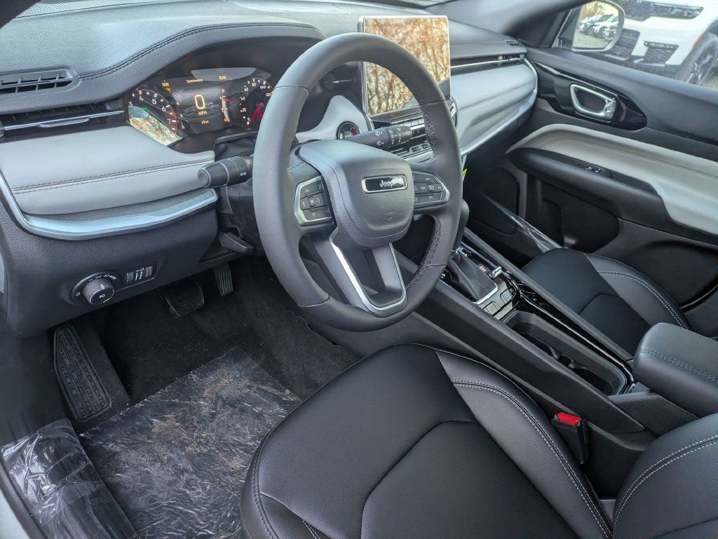 Used 2026 Jeep Compass Limited AWD/4WD image 13