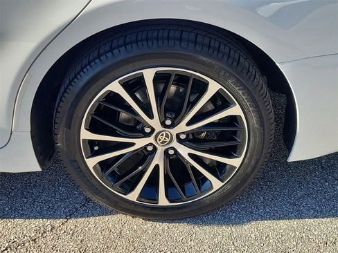Used 2020 Toyota Camry SE image 5