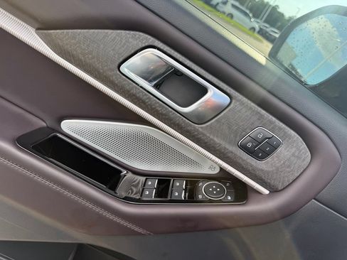 Used 2025 Ford Explorer Platinum RWD image 8
