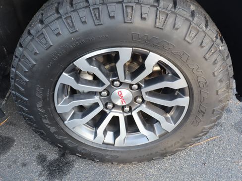 Used 2023 GMC Sierra 1500 AT4 w/ AT4 Premium Package AWD/4WD image 13