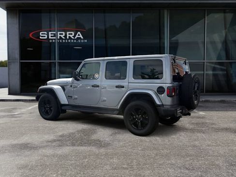 Used 2021 Jeep Wrangler Unlimited Sahara AWD/4WD image 3