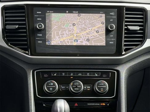 Used 2022 Volkswagen Atlas SEL Premium image 17