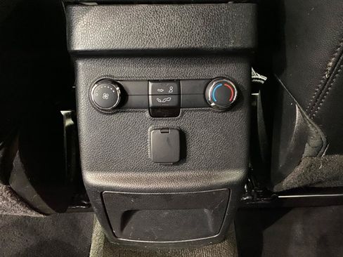 Used 2016 Ford Explorer XLT w/ Equipment Group 202A AWD/4WD image 21