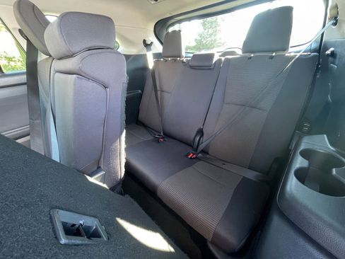 Used 2025 Toyota Highlander LE image 31