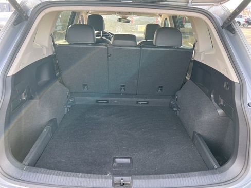 Used 2023 Volkswagen Tiguan SE image 7