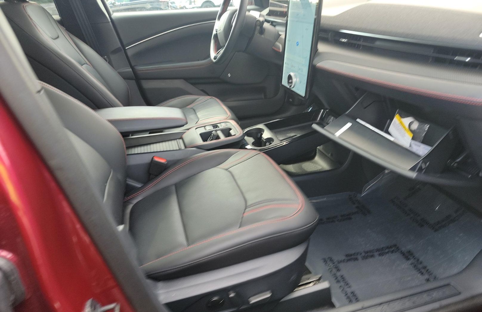 Used 2025 Ford Mustang Mach-E Premium w/ Sport Appearance Package AWD/4WD image 9