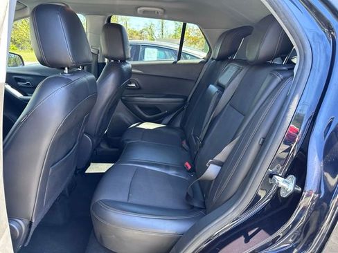 Used 2021 Chevrolet Trax LT w/ Sport Edition image 9