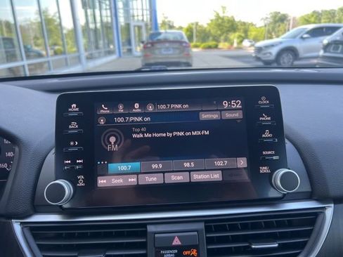 Used 2018 Honda Accord EX image 30