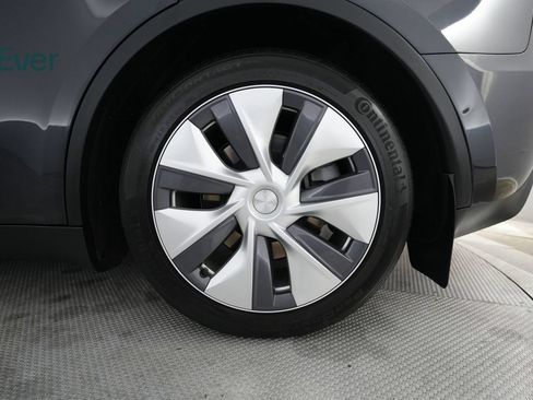 Used 2024 Tesla Model Y Long Range AWD/4WD image 9