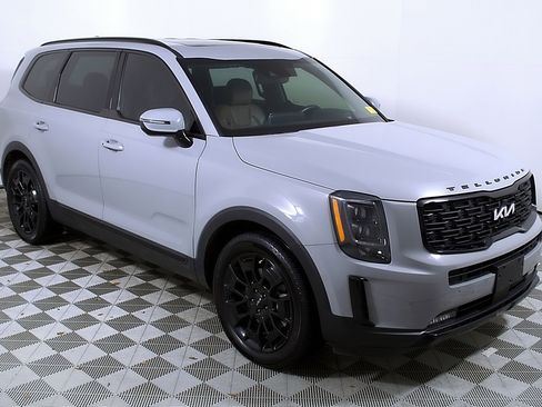 Used 2022 Kia Telluride SX w/ SX Prestige Package image 6