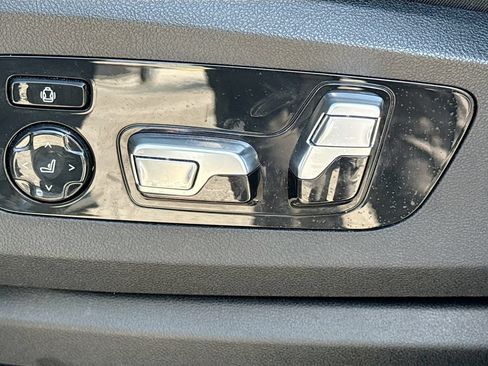 Used 2023 BMW X7 xDrive40i w/ Premium Package AWD/4WD image 25