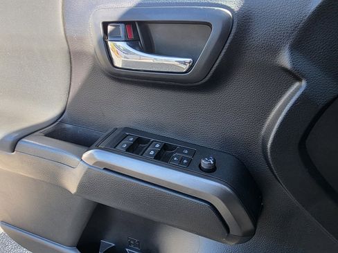 Used 2020 Toyota Tacoma TRD Sport image 38