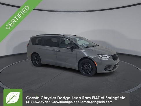 Certified 2025 Chrysler Pacifica Limited FWD image 2