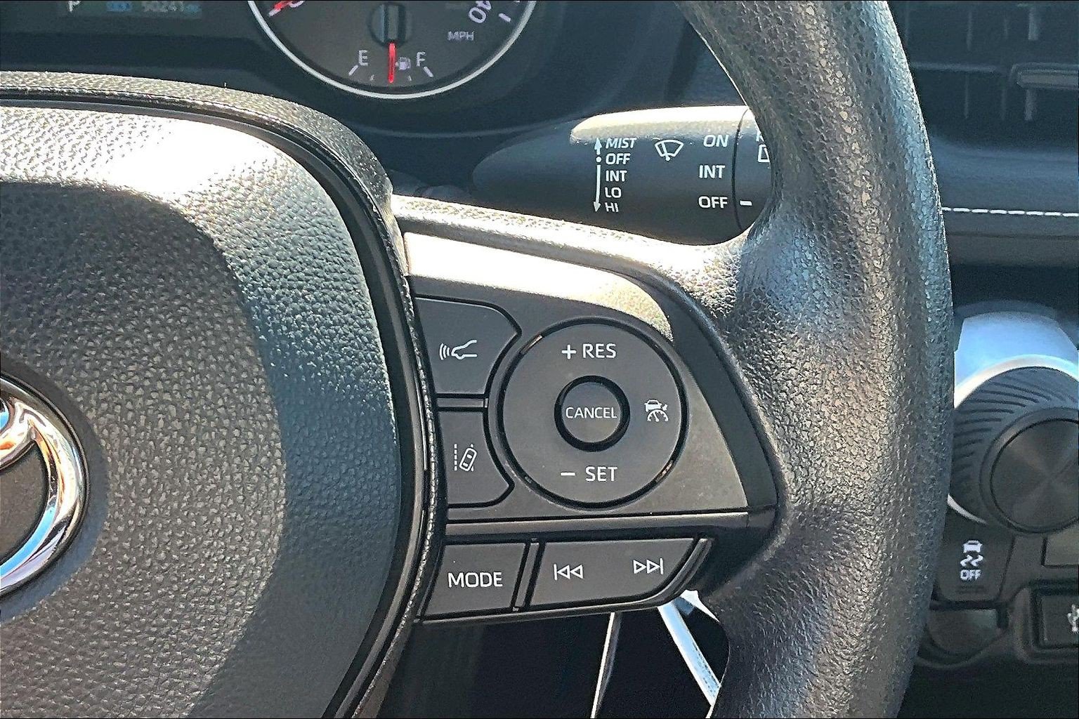 Used 2022 Toyota RAV4 LE w/ Carpet Mat Package (TMS) FWD image 23