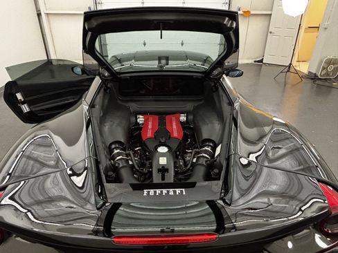 Used 2016 Ferrari 488 GTB RWD image 8