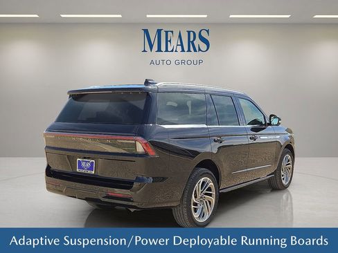 Used 2025 Lincoln Navigator Reserve AWD/4WD image 6