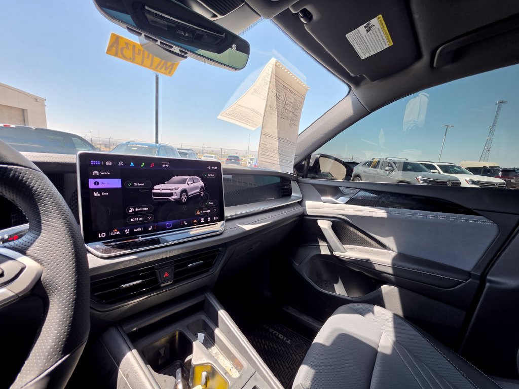 Certified 2025 Volkswagen Tiguan SE R-Line FWD image 13