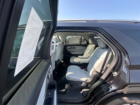 New 2026 Ford Explorer Platinum w/ LUX Leather Package AWD/4WD image 11