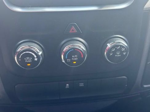 Used 2017 RAM 1500 Express RWD image 23