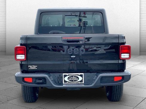 Used 2024 Jeep Gladiator Sport AWD/4WD image 3