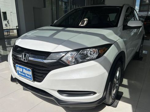 Used 2018 Honda HR-V LX image 2
