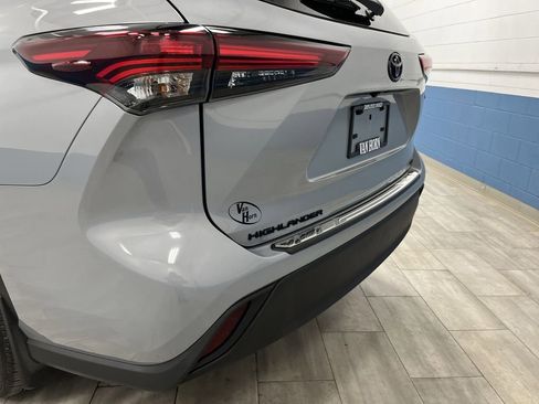 Used 2024 Toyota Highlander XLE image 36