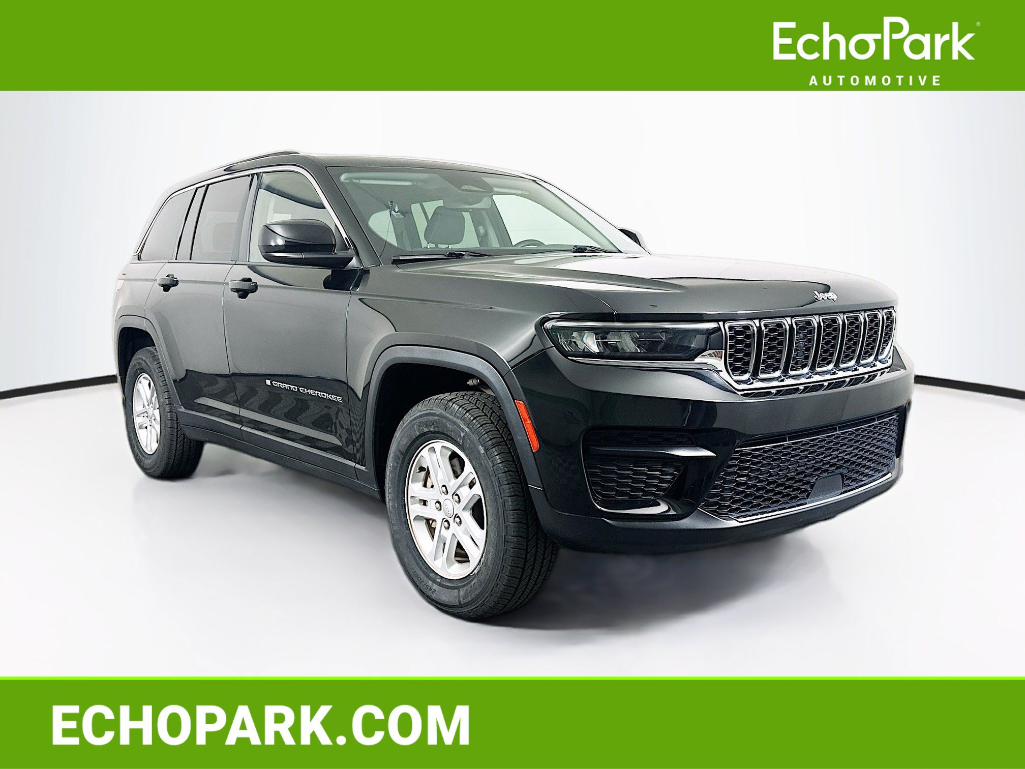 Used 2022 Jeep Grand Cherokee Laredo w/ Luxury Tech Group I AWD/4WD image 1