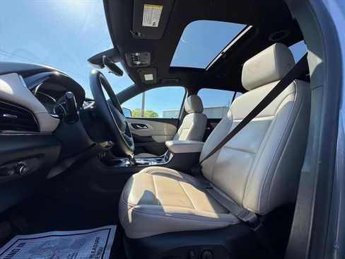 Used 2023 Chevrolet Traverse LT w/ LT Premium Package image 16