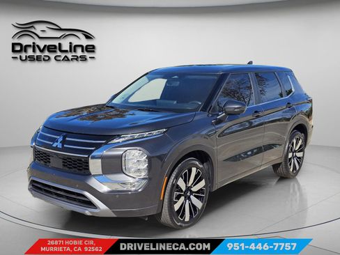 Used 2025 Mitsubishi Outlander SE image 9