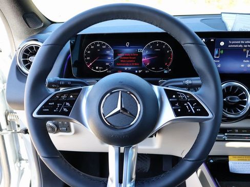 Certified 2026 Mercedes-Benz GLB 250 4MATIC image 32
