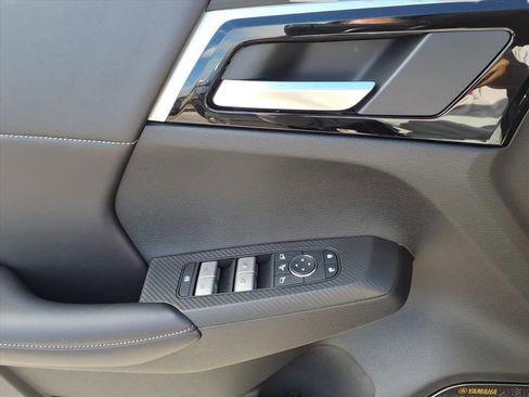 New 2025 Mitsubishi Outlander SE image 25