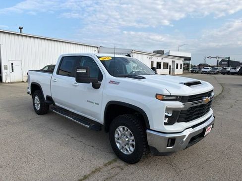 Used 2025 Chevrolet Silverado 2500 LT AWD/4WD image 7